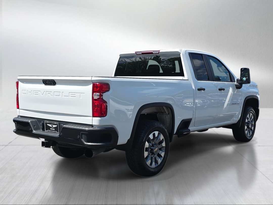 2025 Chevrolet Silverado 2500Hd Custom - Image 3