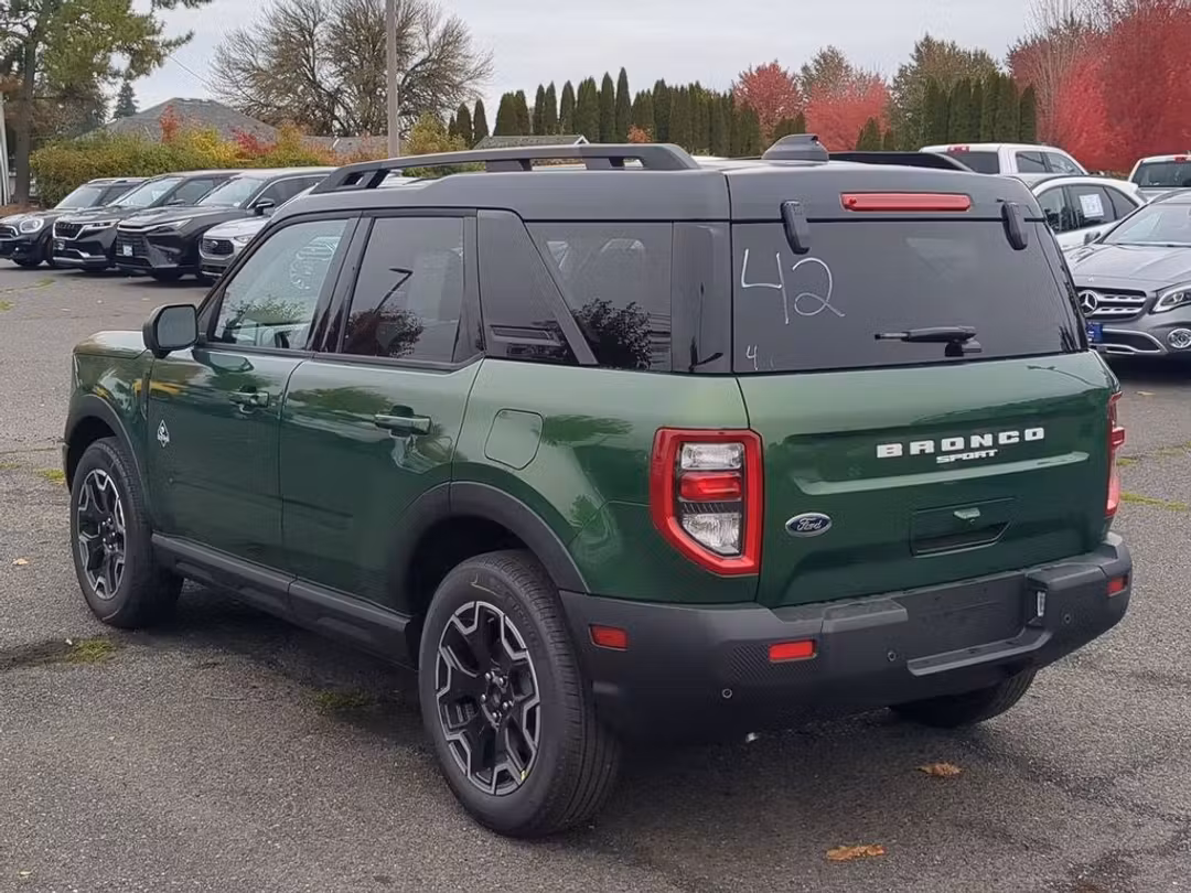 2025 Ford Bronco Sport Outer Banks - Image 3