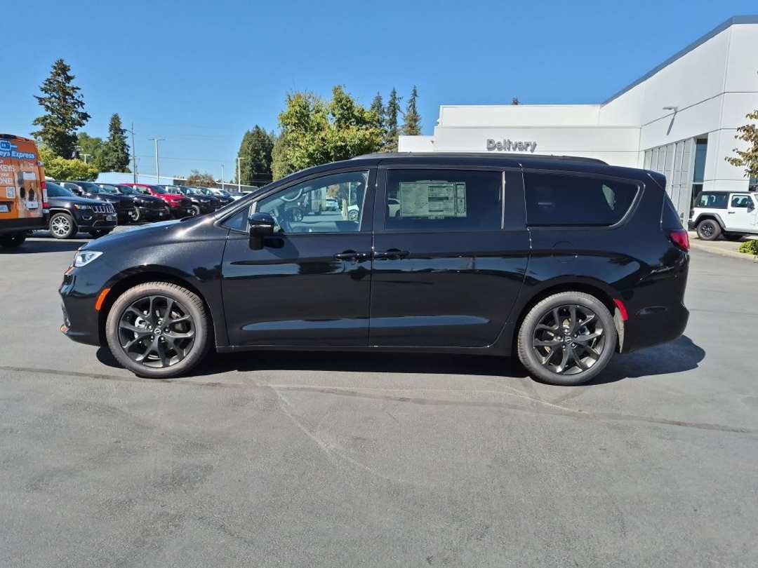 2026 Chrysler Pacifica Select - Image 3