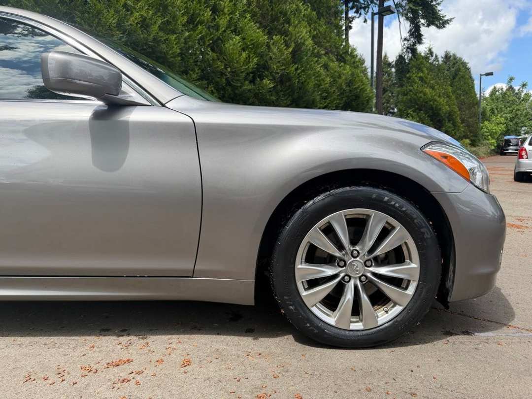 2012 INFINITI M Hybrid M35h - Image 3