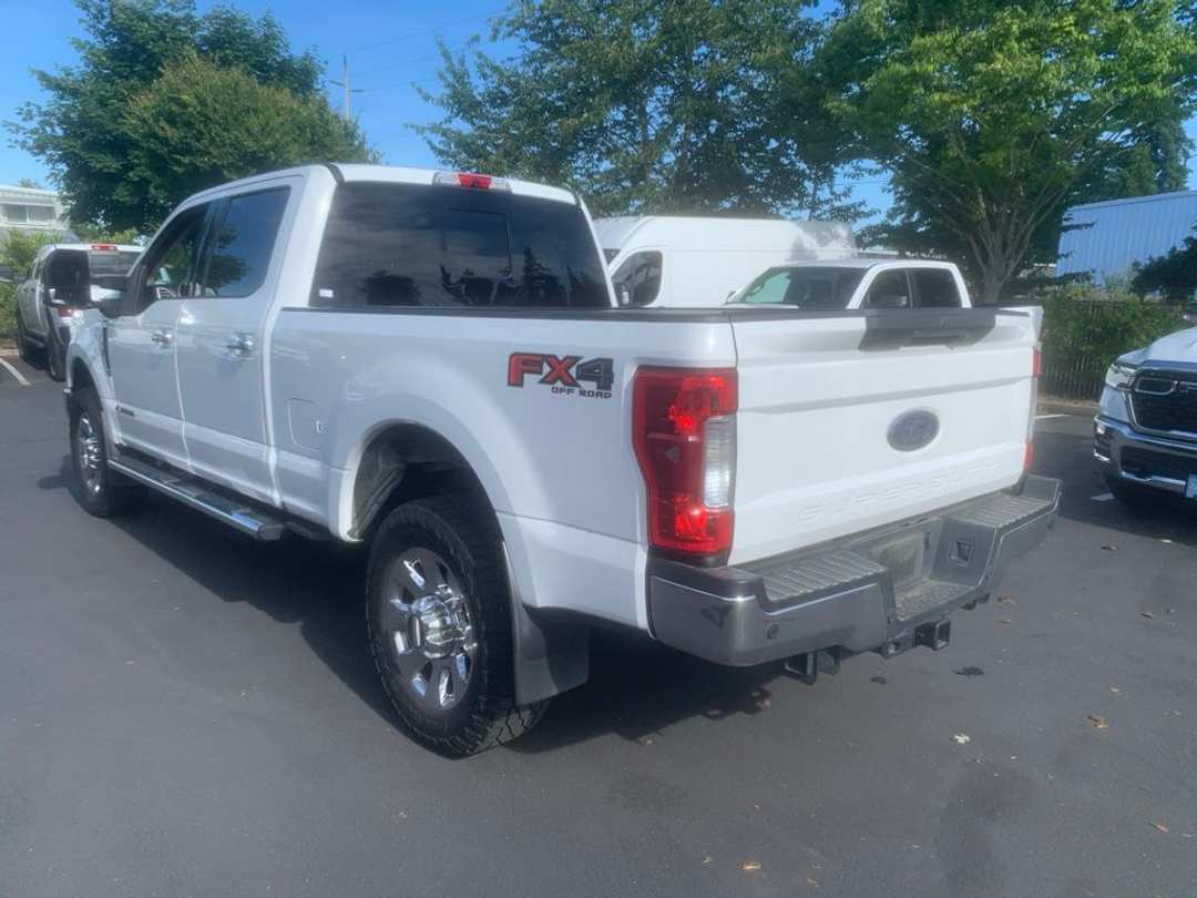 2017 Ford F-350Sd Lariat - Image 2