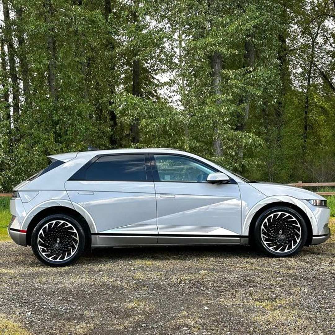 2023 Hyundai Ioniq 5 Limited - Image 2