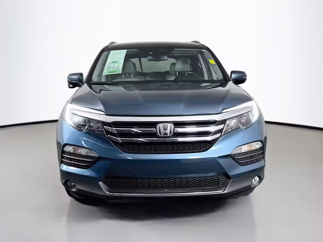 2018 Honda Pilot Touring - Image 2