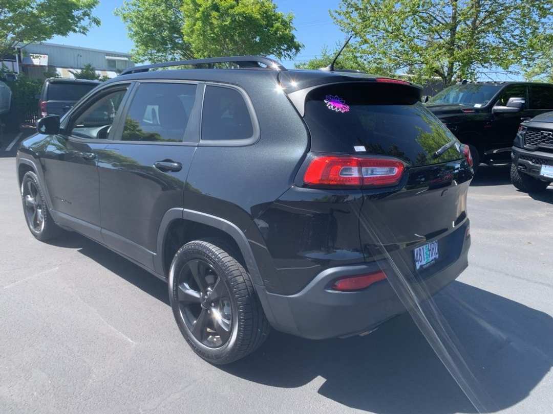 2015 Jeep Cherokee Latitude - Image 2