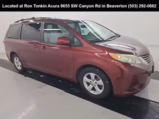 2017 Toyota Sienna LE