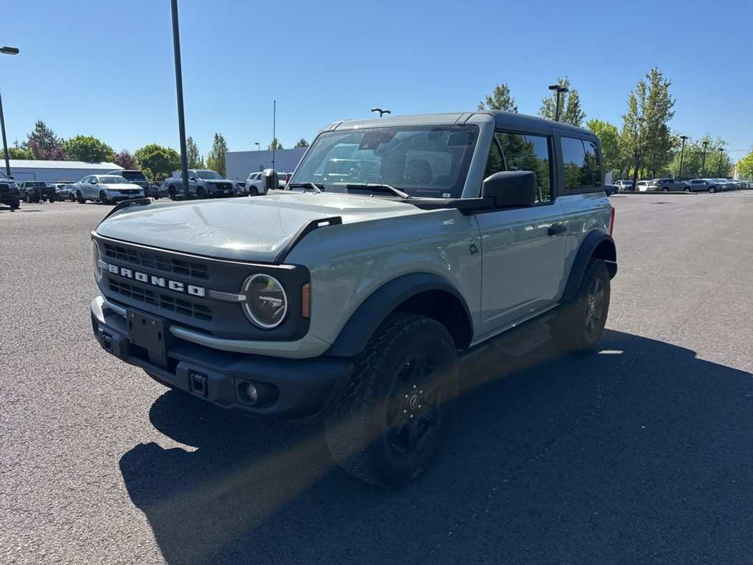 2024 Ford Bronco Black Diamond - Image 3