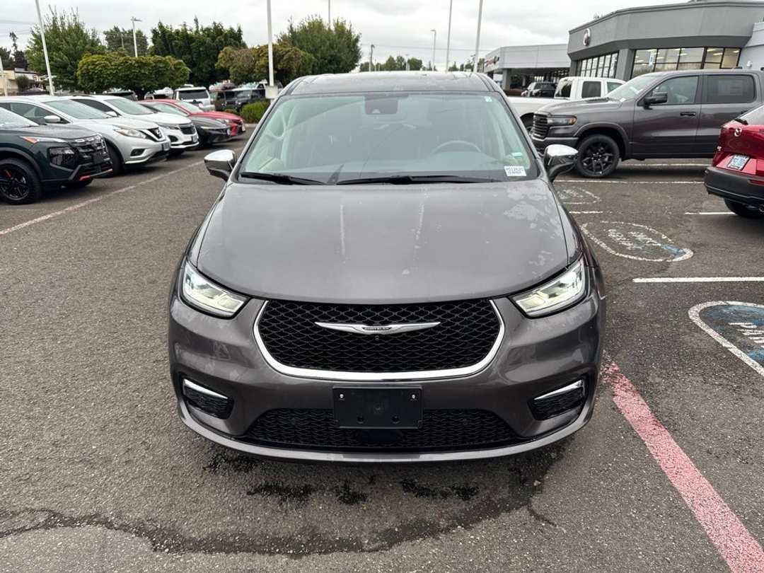 2022 Chrysler Pacifica Hybrid Limited - Image 2