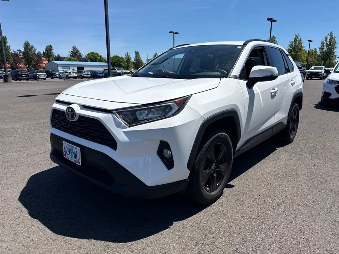 2021 Toyota Rav4 XLE - Image 3