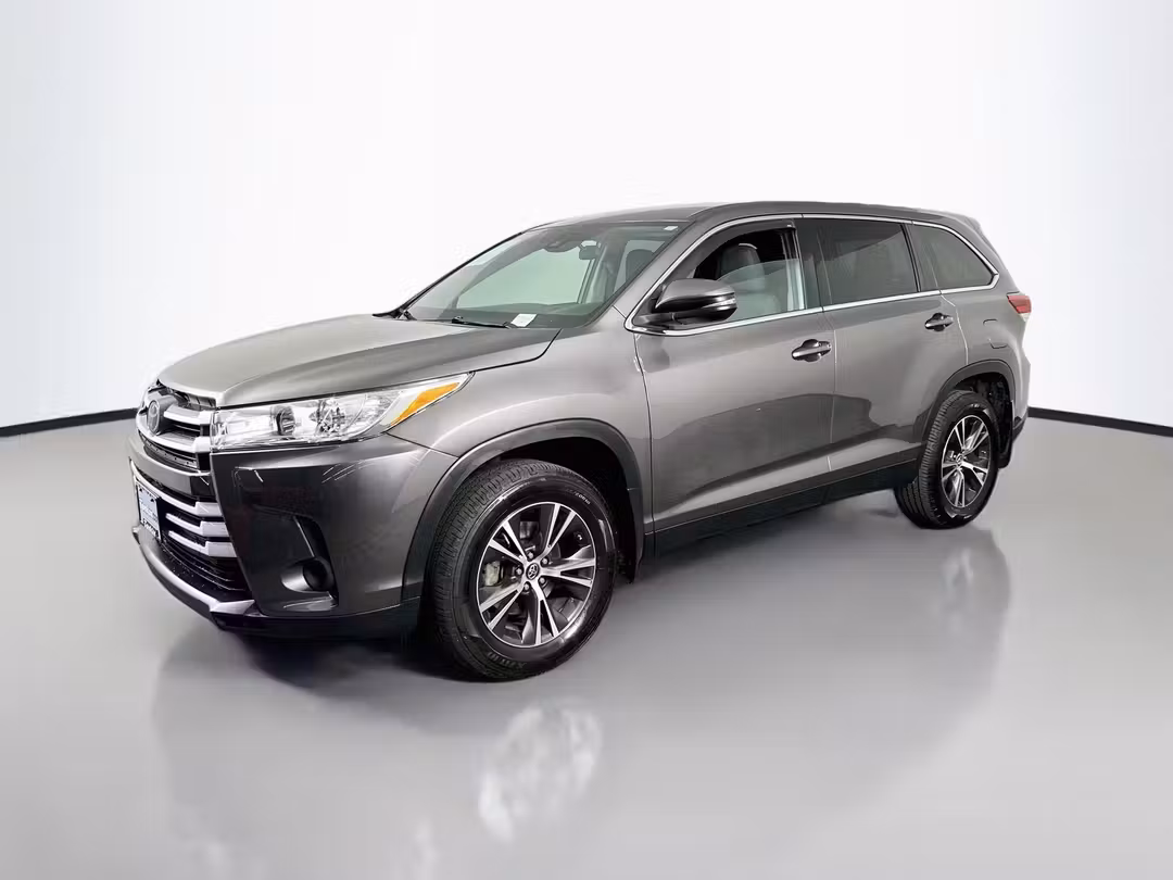 2019 Toyota Highlander LE - Image 3