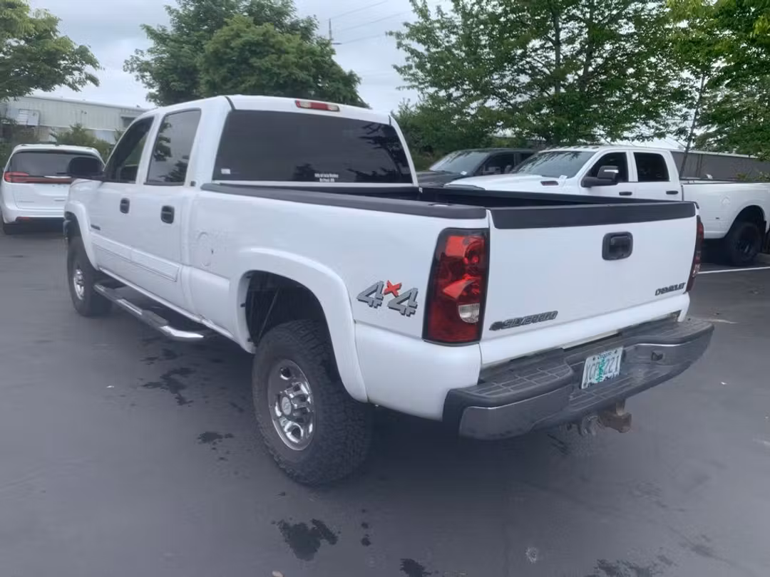 2005 Chevrolet Silverado 2500Hd LS - Image 2