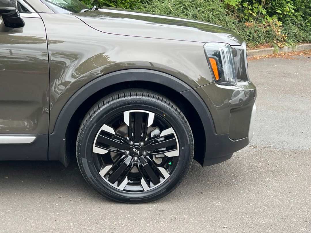 2023 Kia Telluride SXPrestige XLine - Image 2
