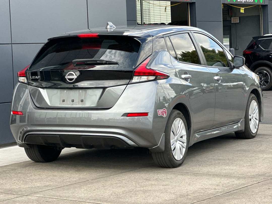 2023 Nissan LEAF S - Image 3