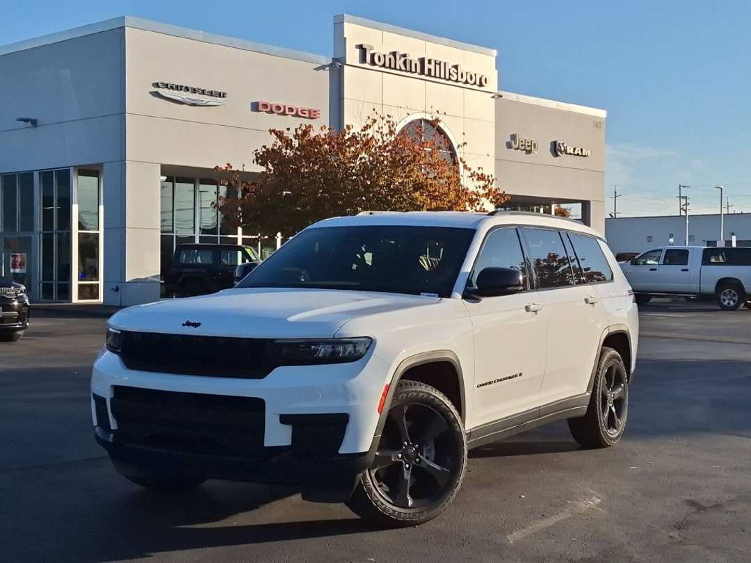 2023 Jeep Grand Cherokee L Altitude - Image 2