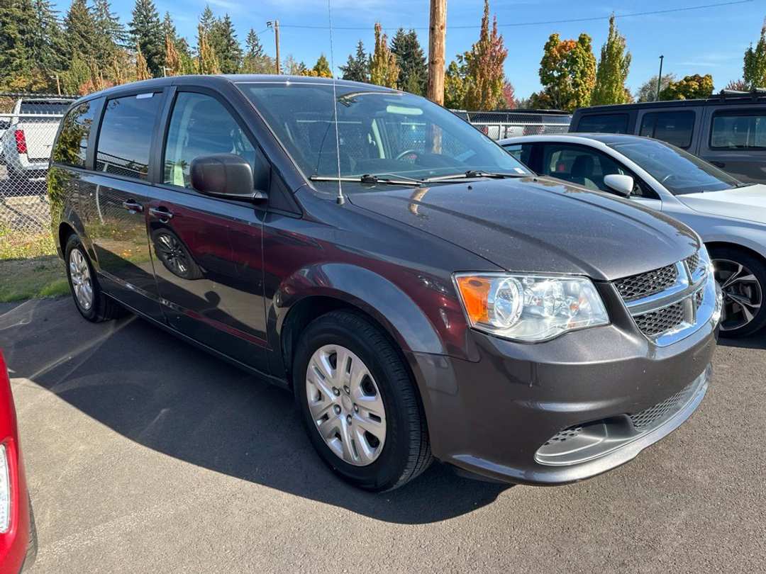2018 Dodge Grand Caravan SE - Image 3