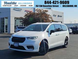 2026 Chrysler Pacifica Select