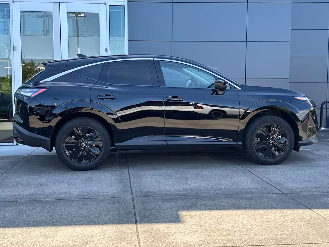2025 Nissan Murano SV - Image 2