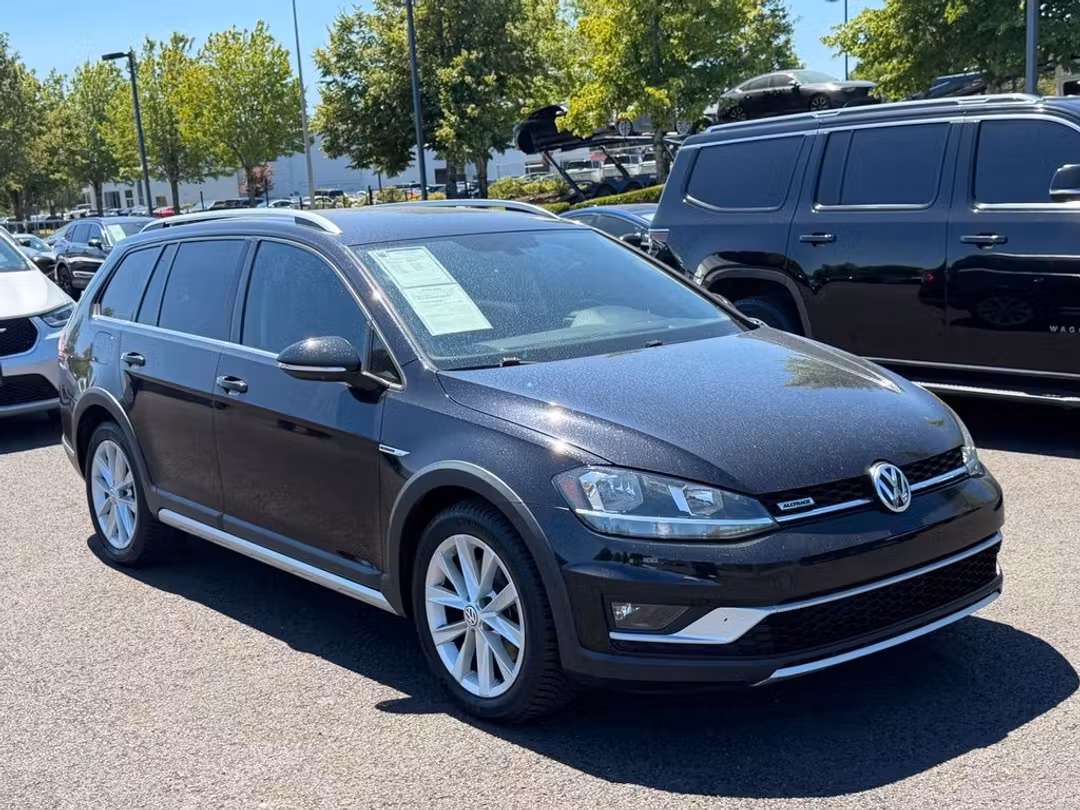 2018 Volkswagen Golf Alltrack TSI S - Image 2