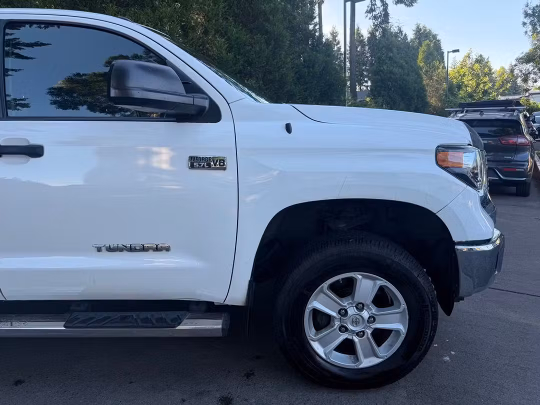 2018 Toyota Tundra SR5 - Image 3