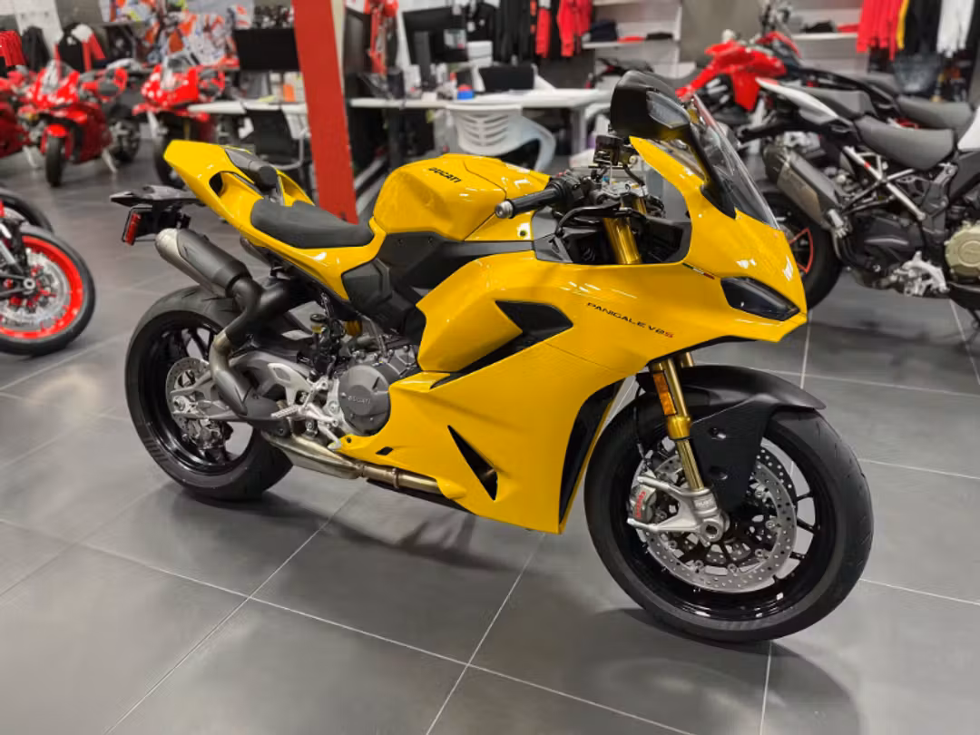 2026 Ducati Panigale V2S - Image 3