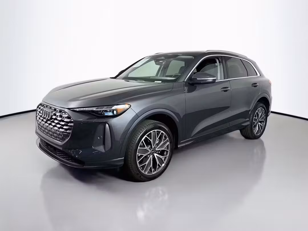 2025 Audi Q5 2.0T Premium Plus Adaptive Cruise Vented Seats - Image 3