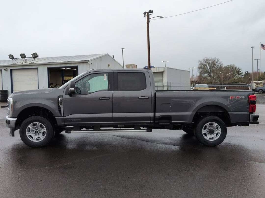 2026 Ford F-350Sd XLT - Image 2