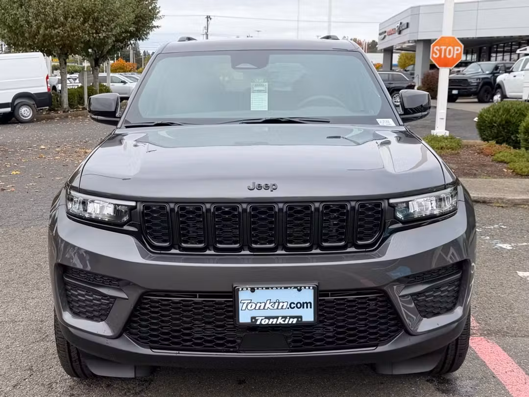 2025 Jeep Grand Cherokee Altitude X - Image 2