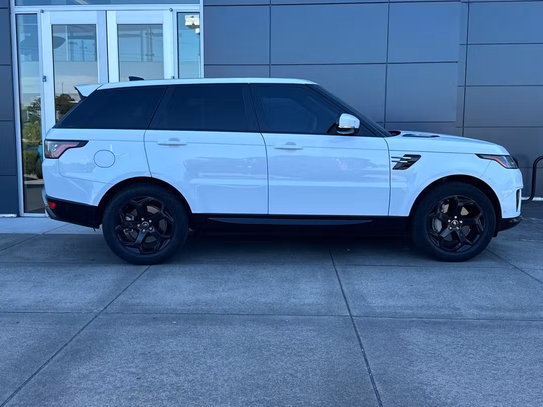 2020 Land Rover Range Rover Sport HSE - Image 2