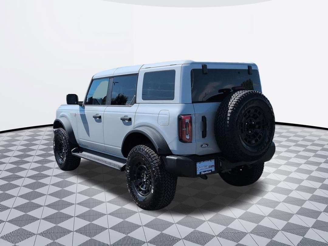 2026 Ford Bronco Outer Banks - Image 3