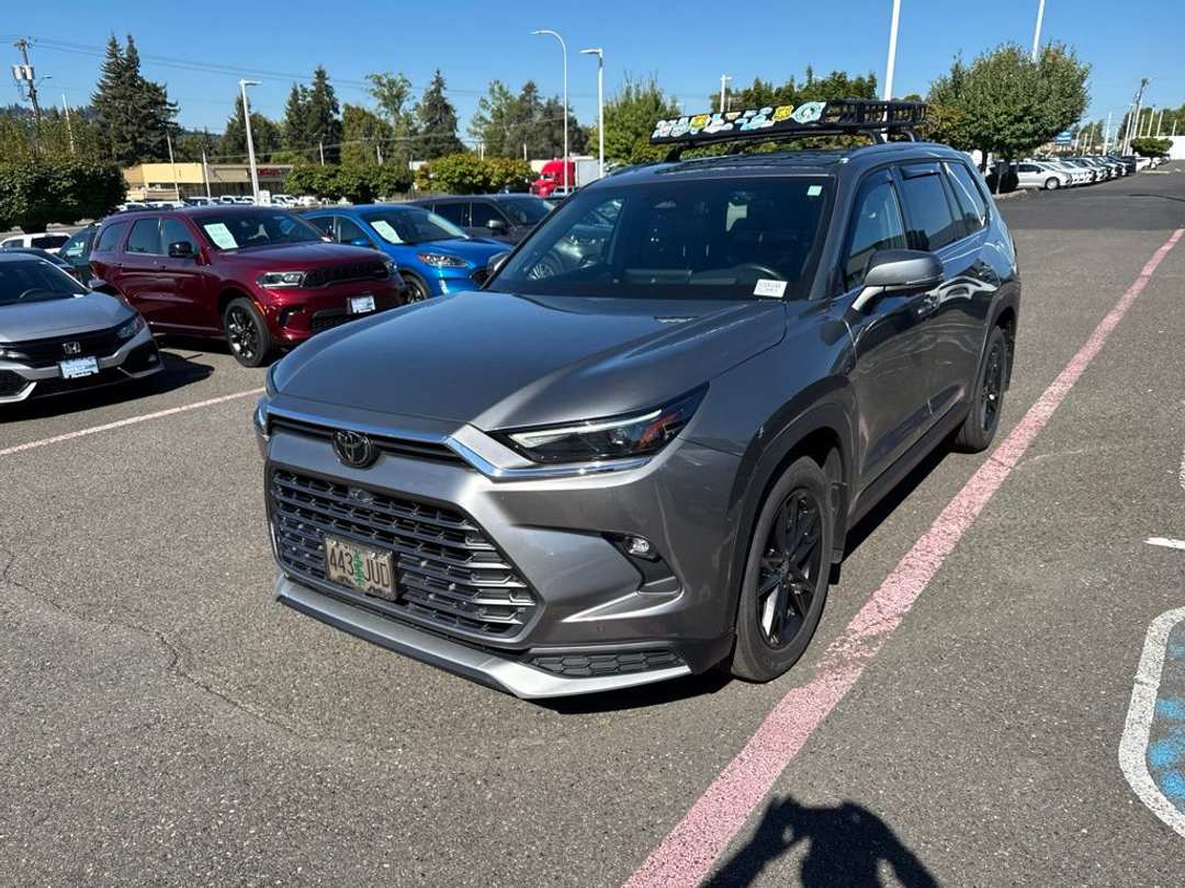 2025 Toyota Grand Highlander Hybrid MAX Platinum - Image 3