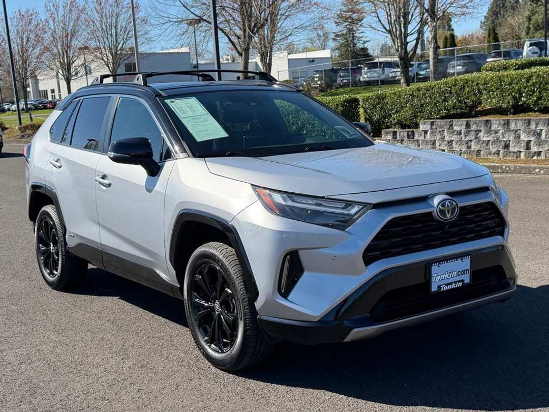 2022 Toyota Rav4 Hybrid XSE - Image 2