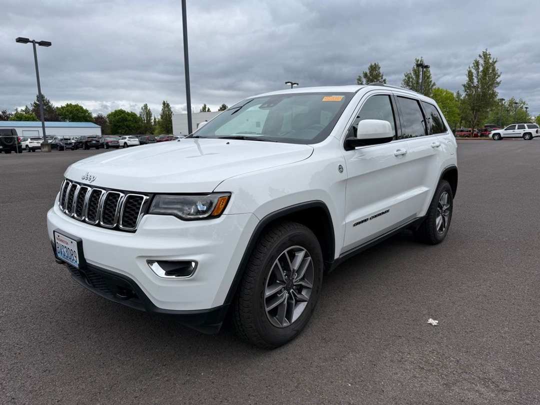 2020 Jeep Grand Cherokee Laredo - Image 3