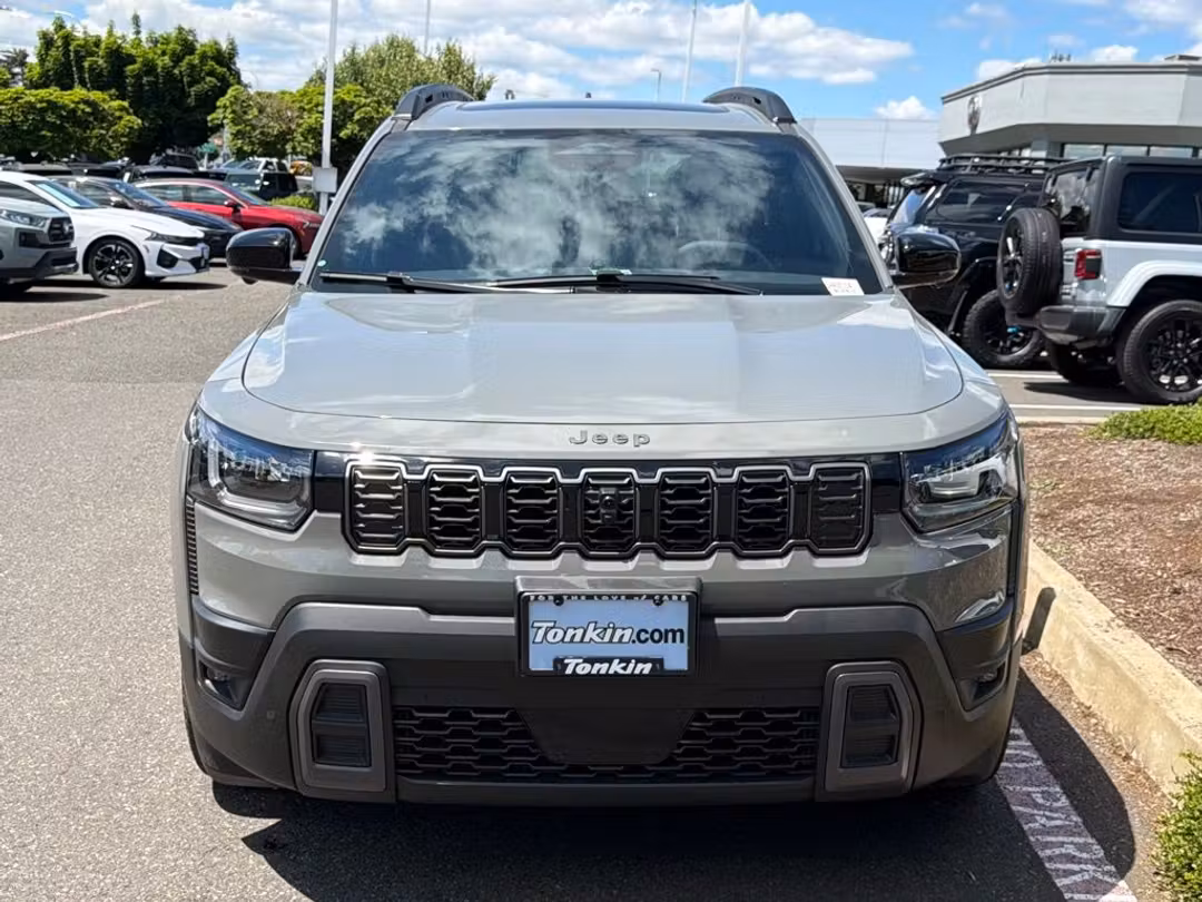 2026 Jeep Cherokee Overland - Image 3