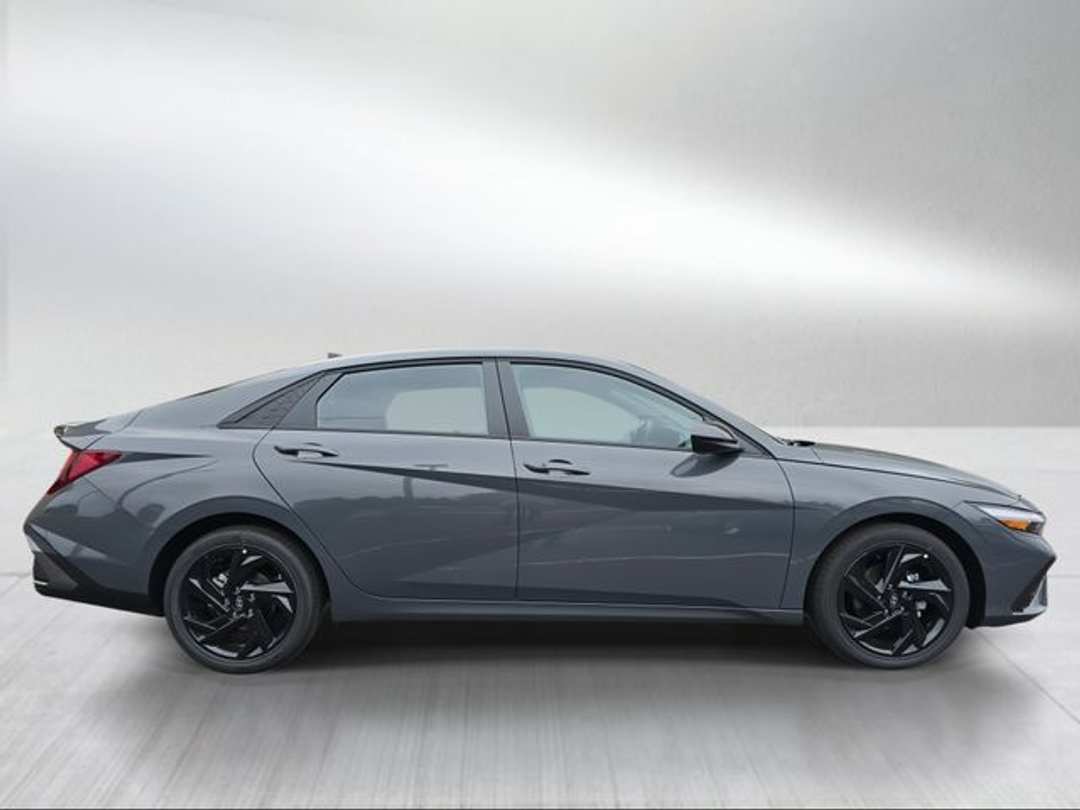 2026 Hyundai Elantra SEL Sport - Image 2