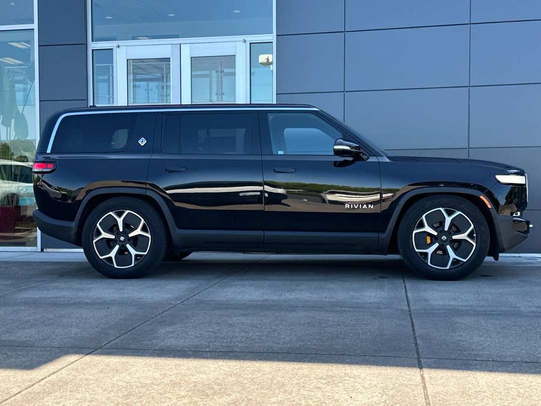 2023 Rivian R1S Adventure - Image 2