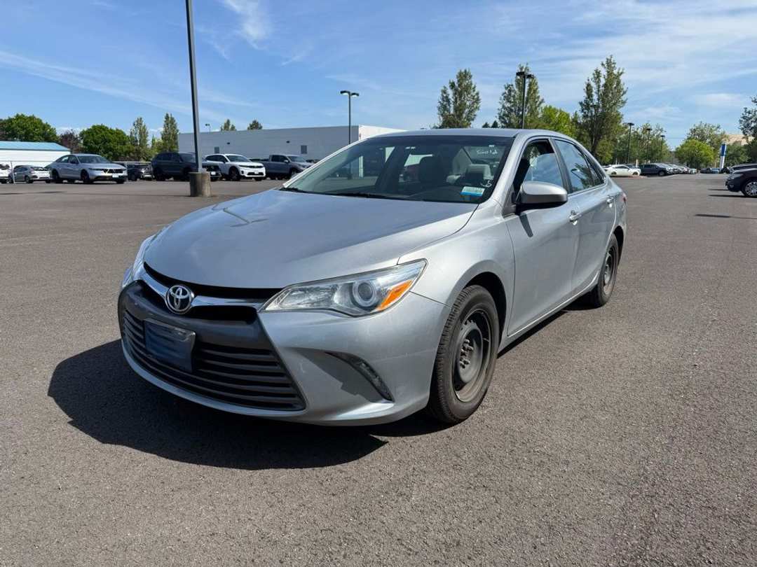 2015 Toyota Camry LE - Image 3