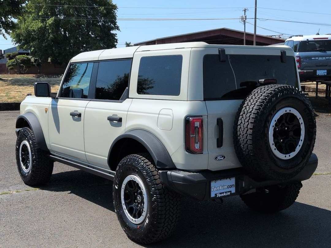 2026 Ford Bronco Badlands - Image 3
