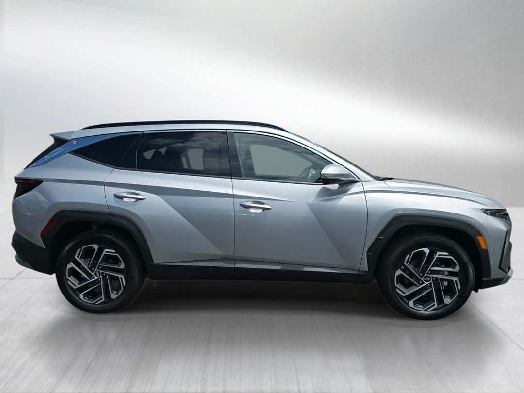 2025 Hyundai Tucson Hybrid Limited - Image 2