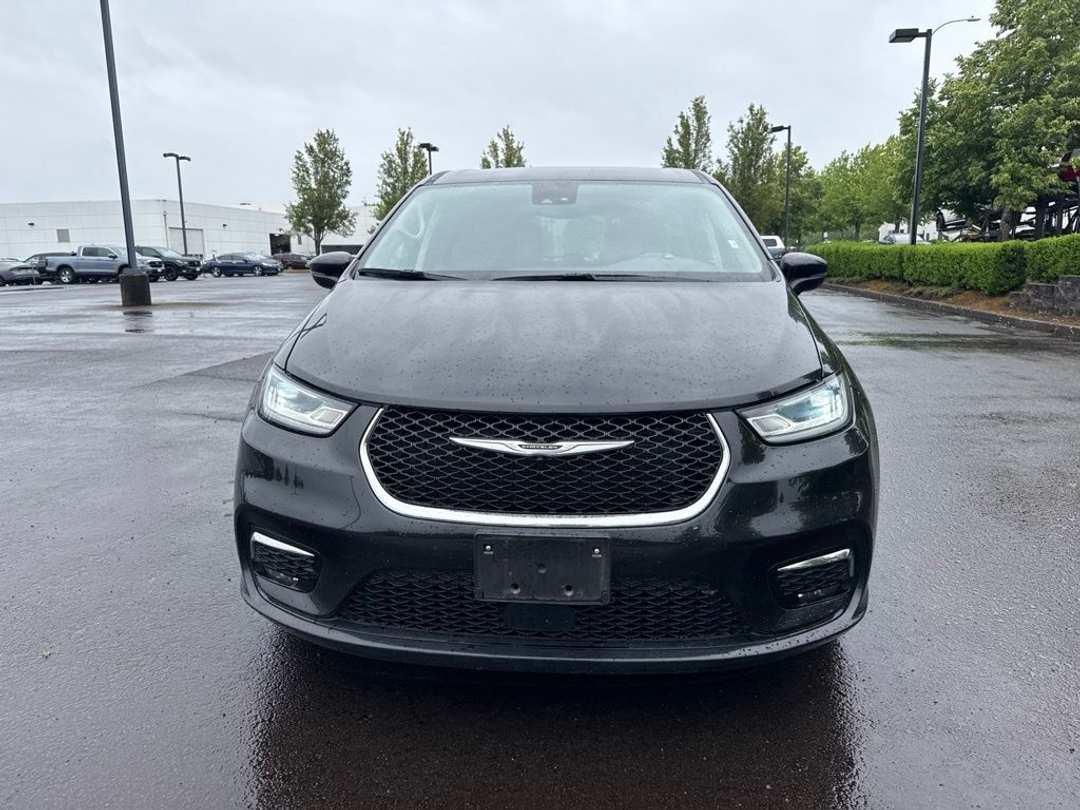2023 Chrysler Pacifica Hybrid Touring L - Image 2