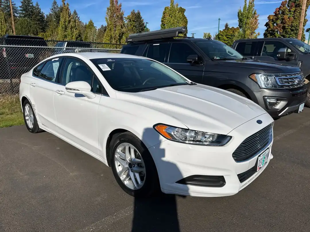 2016 Ford Fusion SE - Image 3