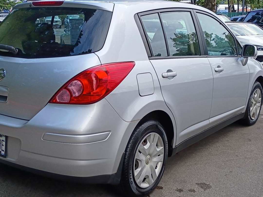 2011 Nissan Versa 1.8 S - Image 3