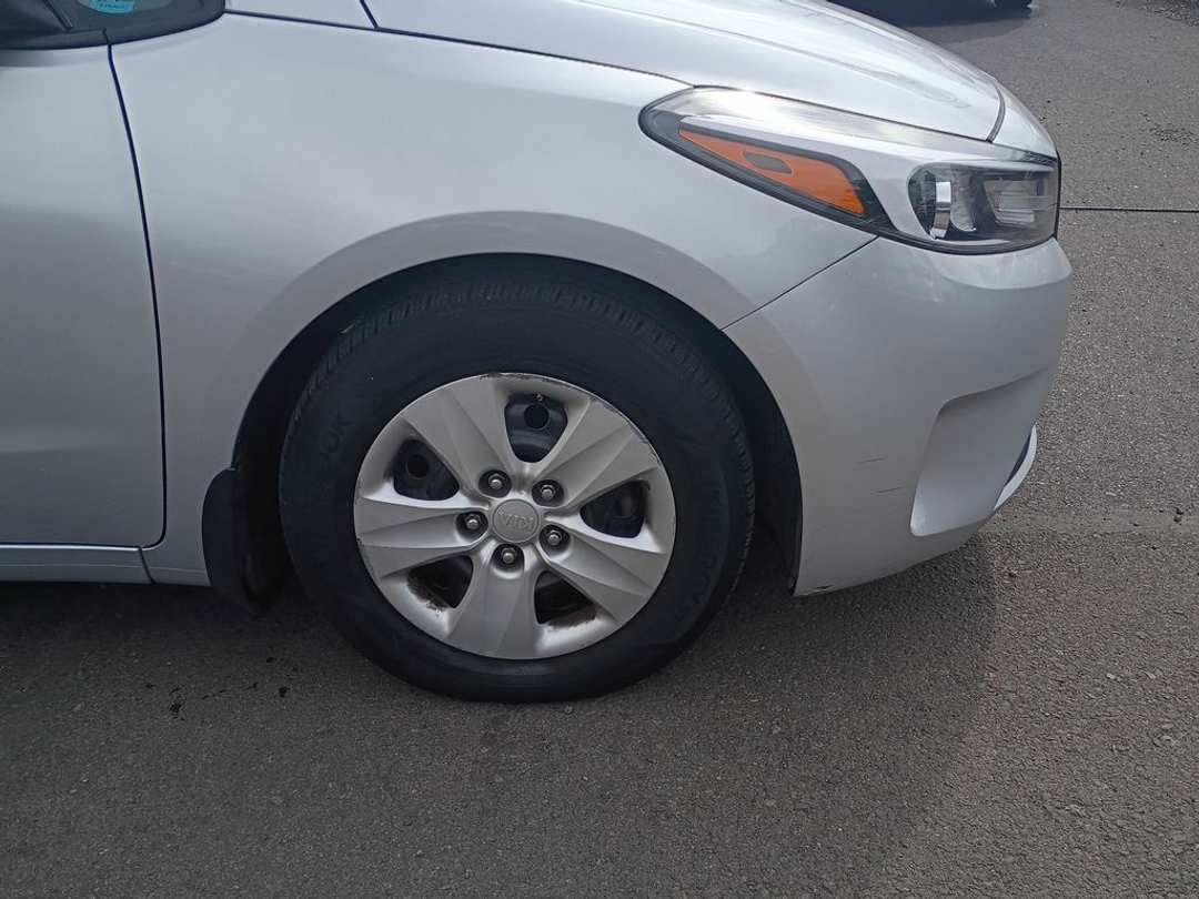 2017 Kia Forte5 LX - Image 2