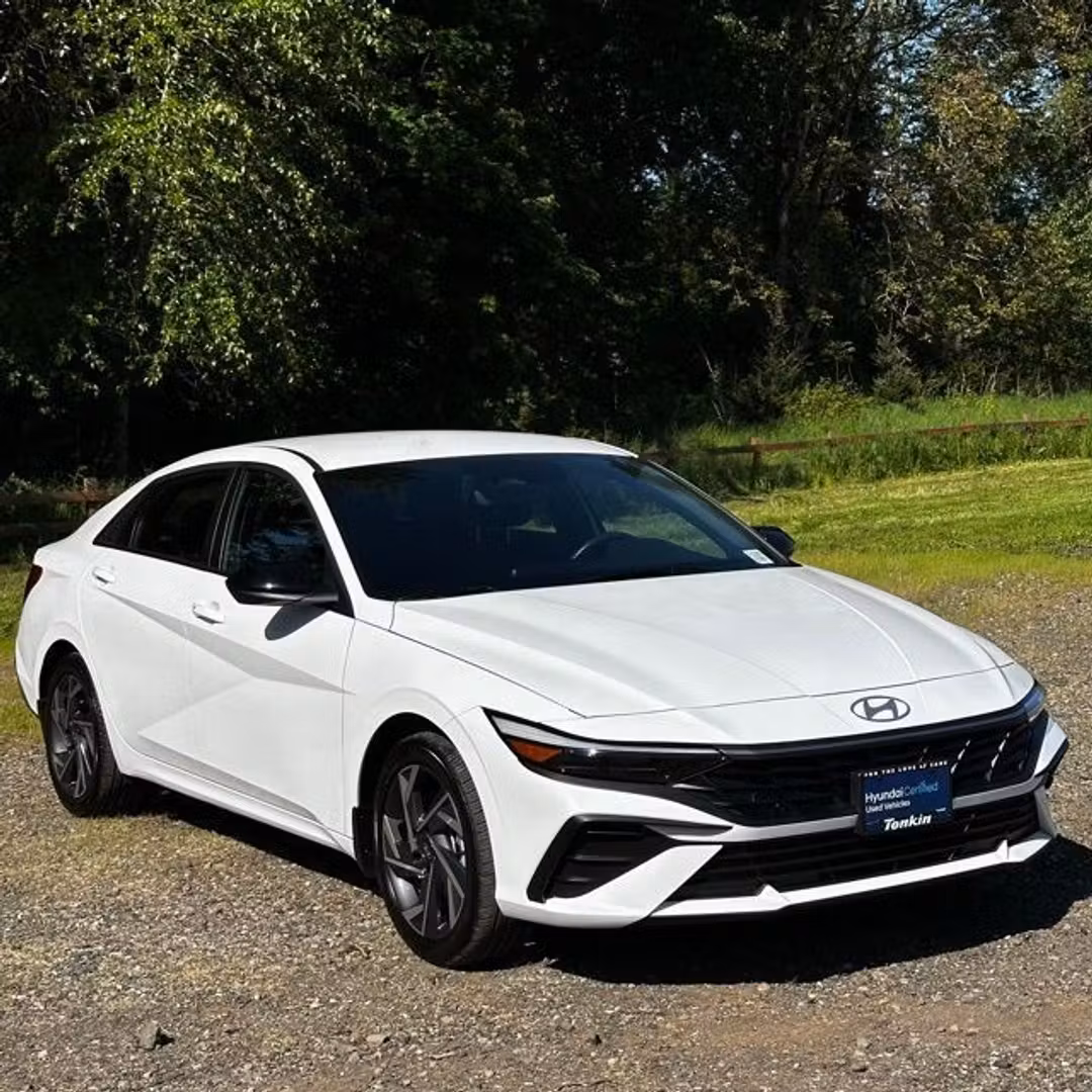 2025 Hyundai Elantra SEL Sport - Image 2