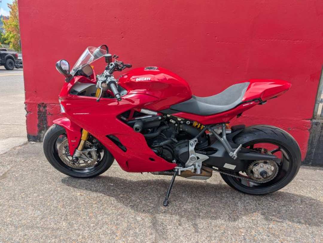 2018 Ducati Supersport S - Image 3