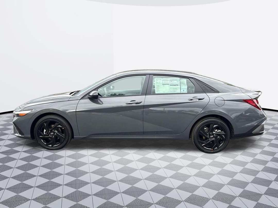2026 Hyundai Elantra SEL Sport - Image 3