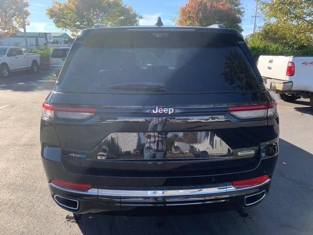 2023 Jeep Grand Cherokee Overland 4xe - Image 3