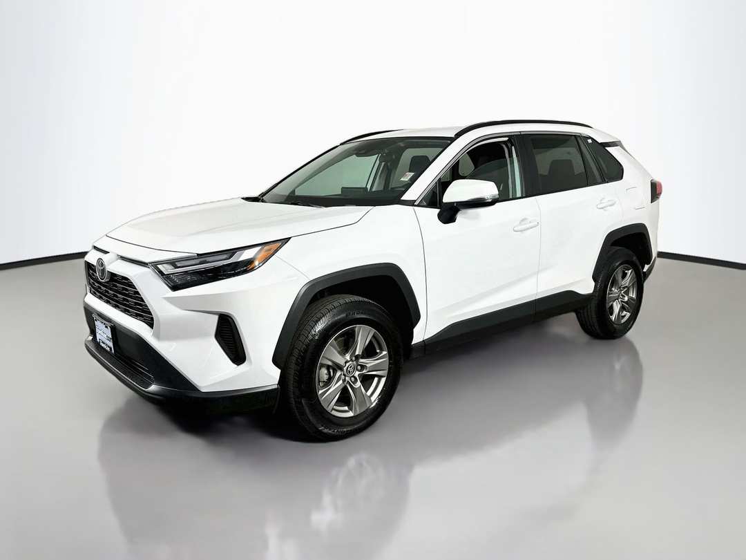 2024 Toyota Rav4 XLE - Image 3
