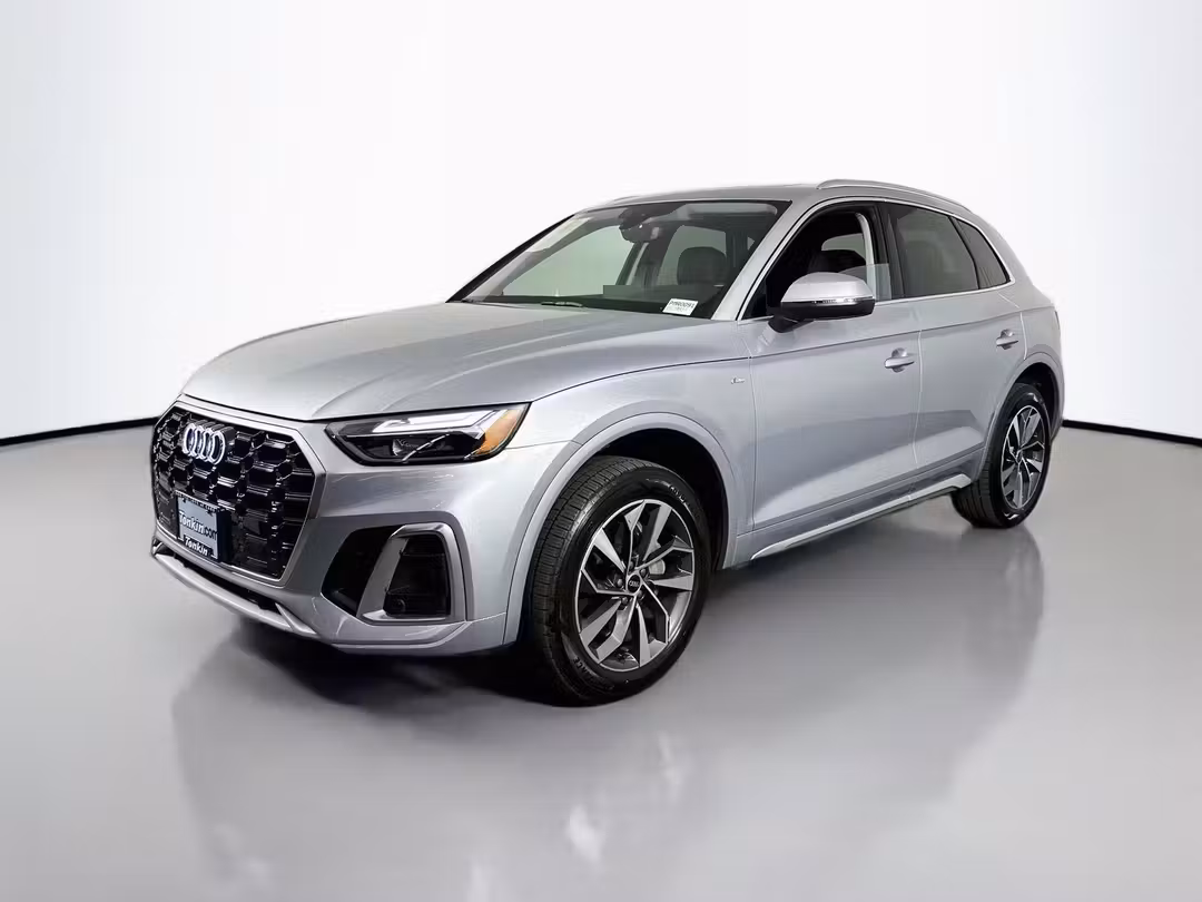 2023 Audi Q5 45 S line Premium - Image 3