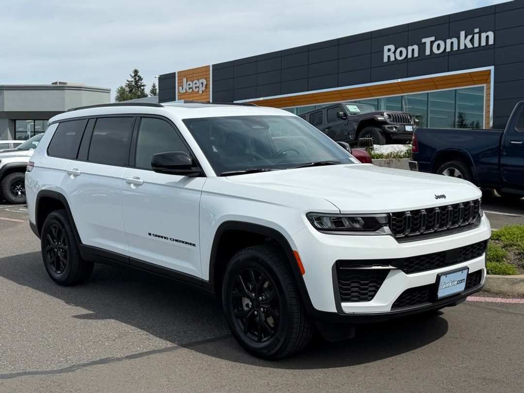 2026 Jeep Grand Cherokee L Laredo - Image 2