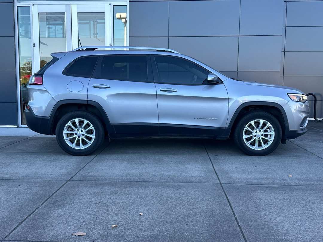 2021 Jeep Cherokee Latitude - Image 2