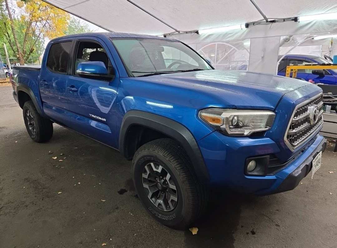 2017 Toyota Tacoma TRD OffRoad - Image 2